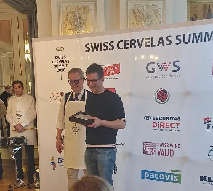 Remise du prix sur la scène du Swiss Cervelas Summit 2026